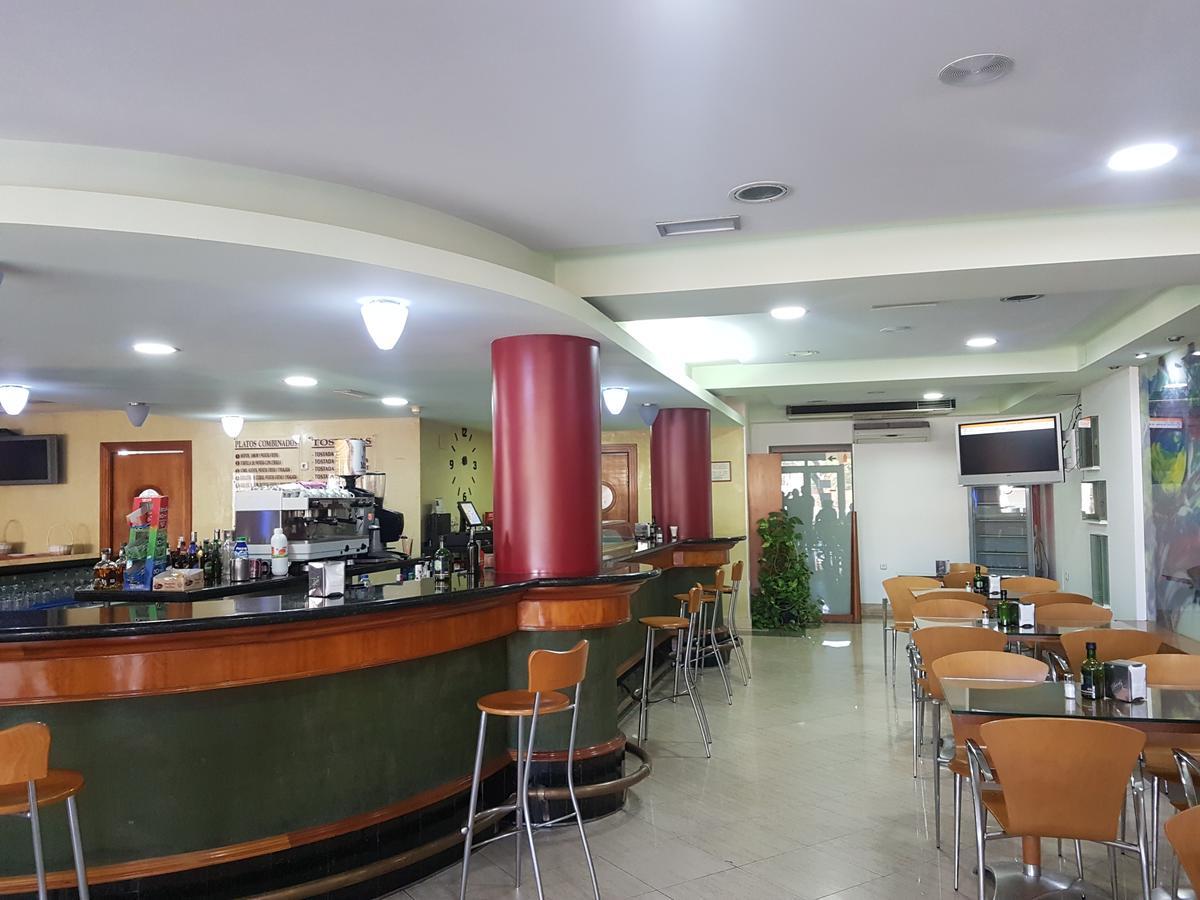 אל אחידו Hostal Mediterraneo מראה חיצוני תמונה