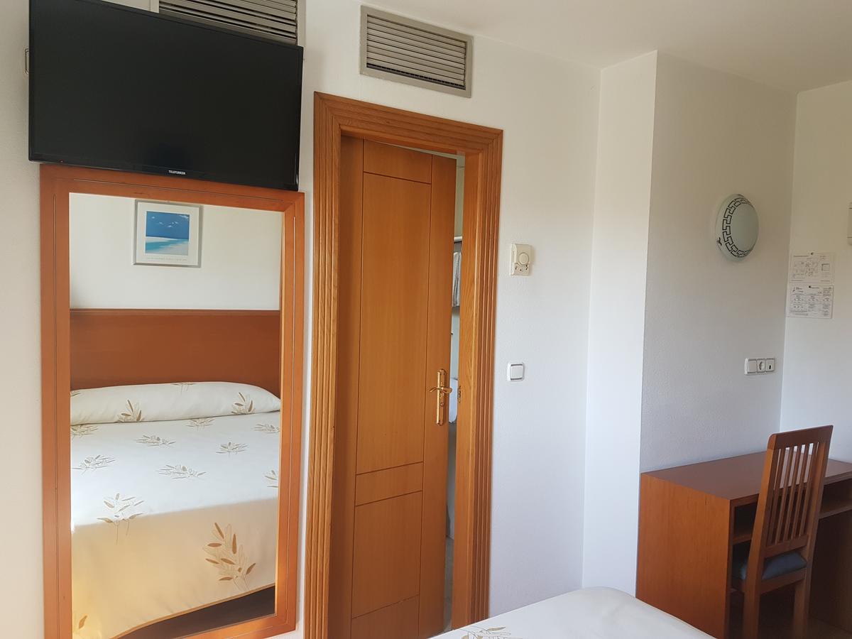 אל אחידו Hostal Mediterraneo מראה חיצוני תמונה